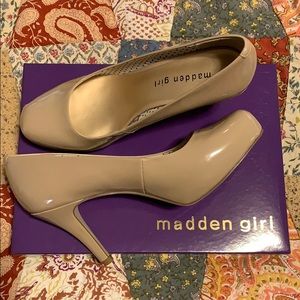 Size 8 ...nude, 3 1/2 inch heels. NIB